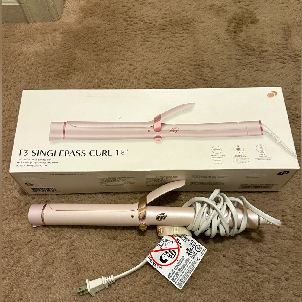 **T3 Singlepass Curling Iron 1 1/4”**